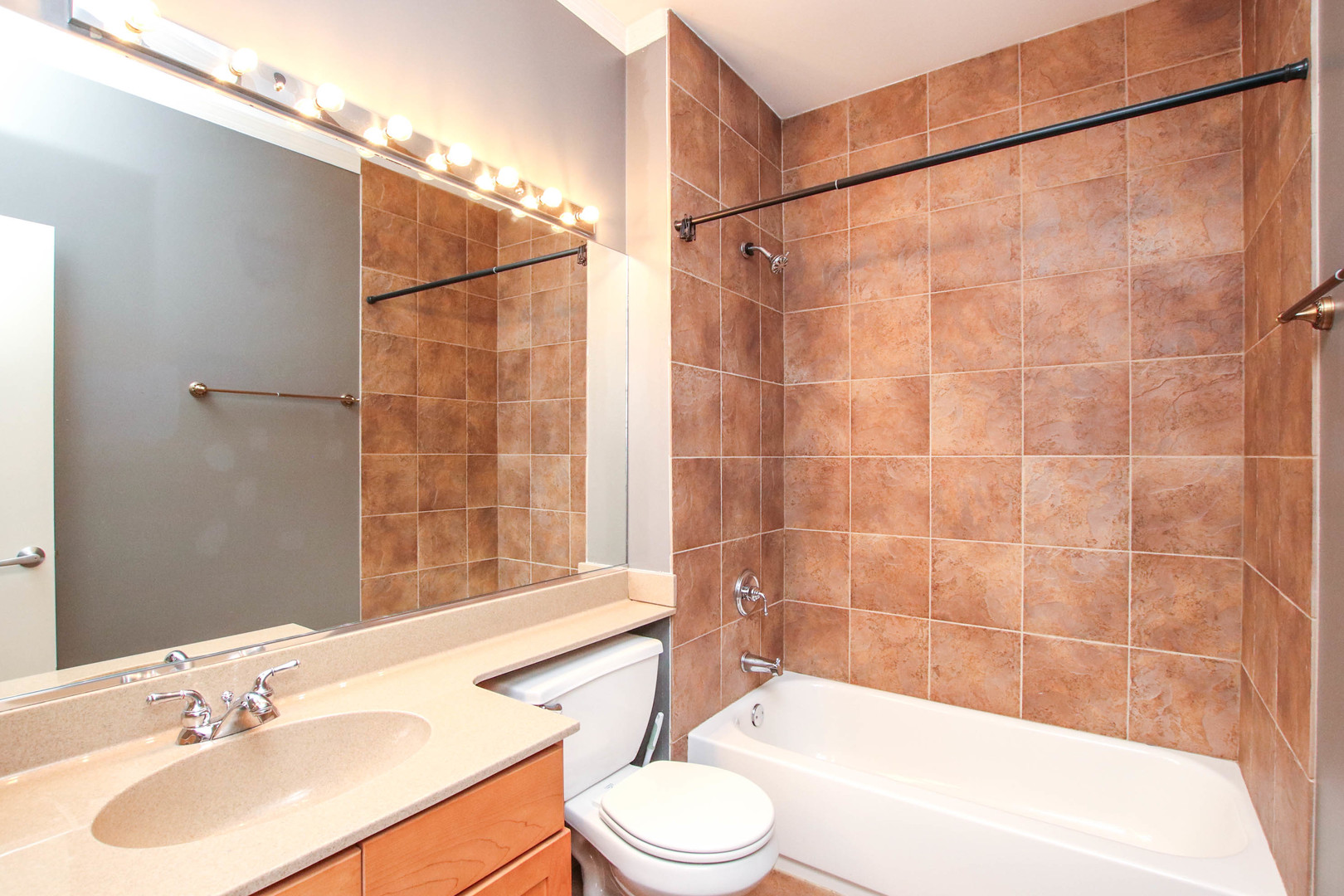 945 N Kingsbury Street Unit: 119