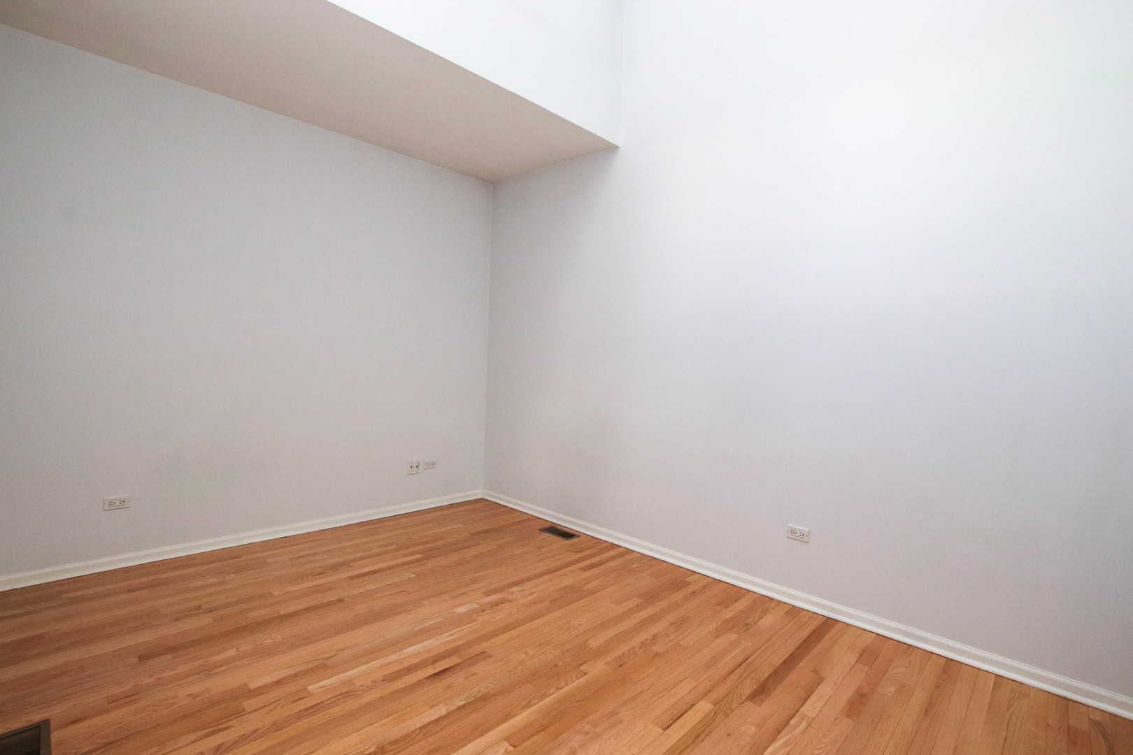 945 N Kingsbury Street Unit: 119