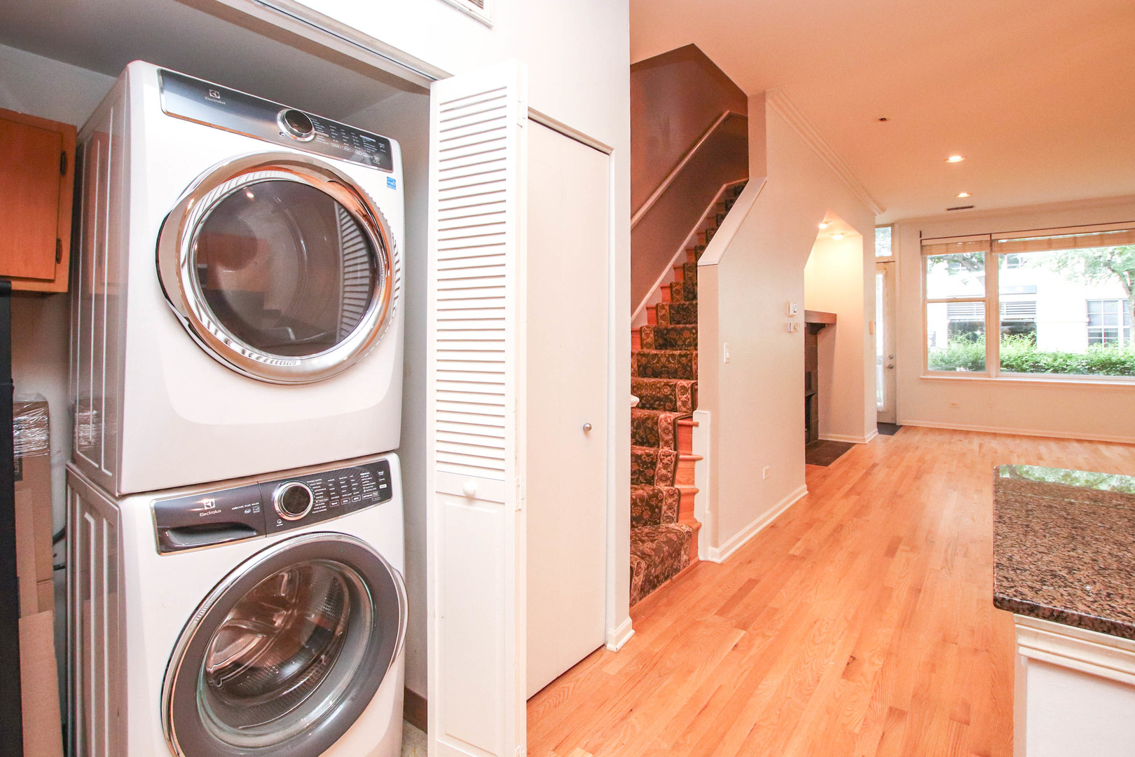 945 N Kingsbury Street Unit: 119