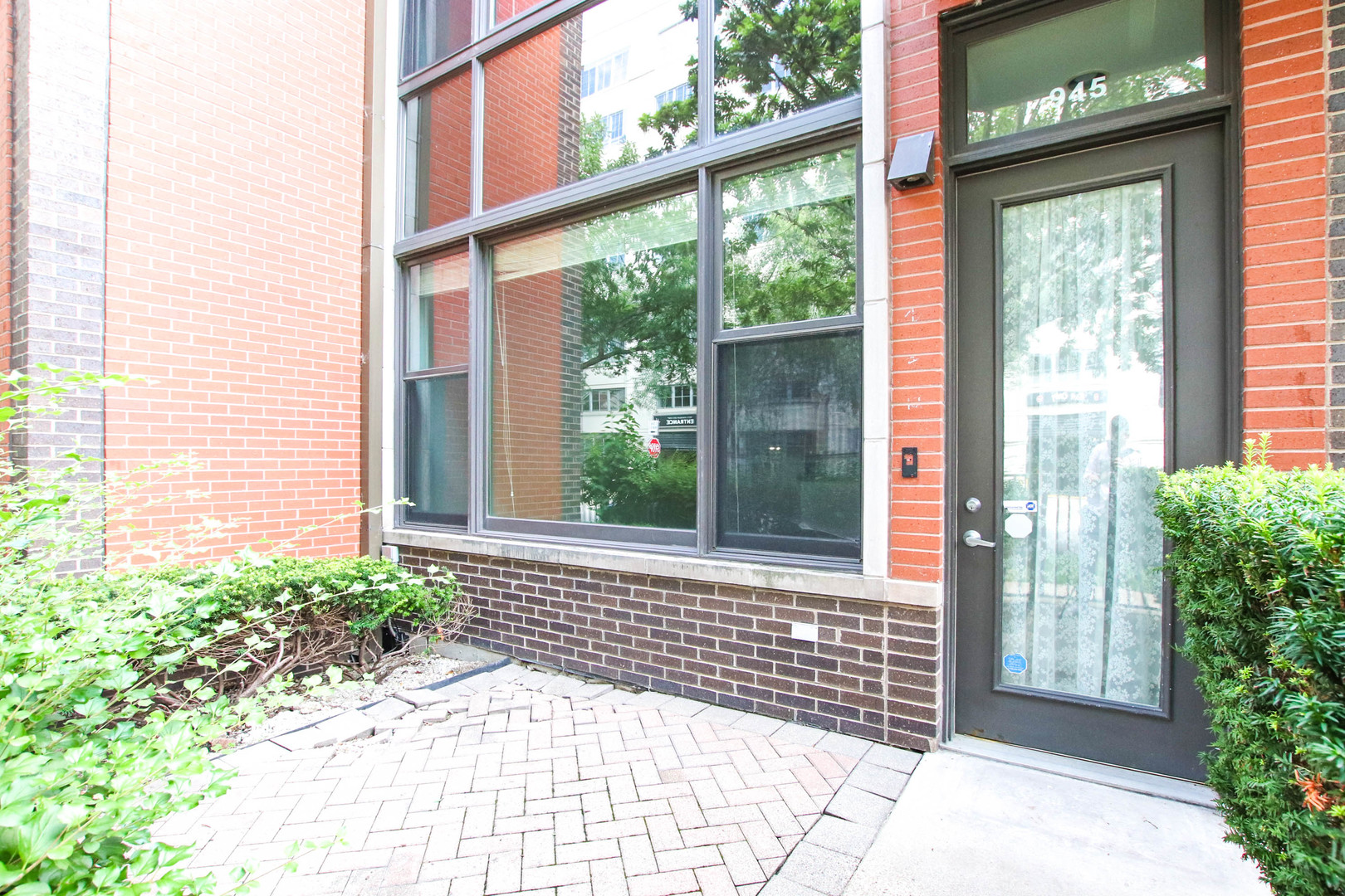 945 N Kingsbury Street Unit: 119