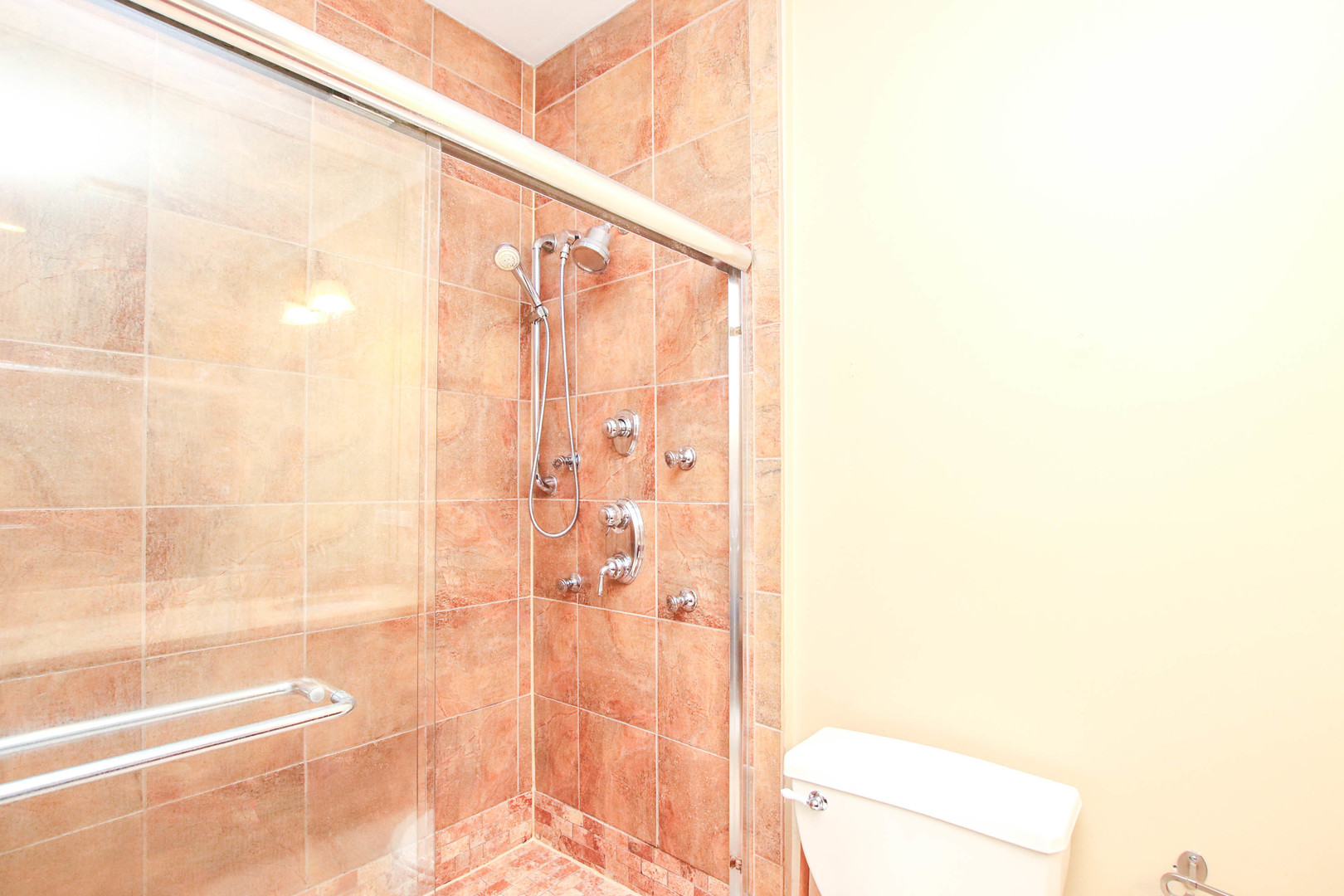 945 N Kingsbury Street Unit: 119