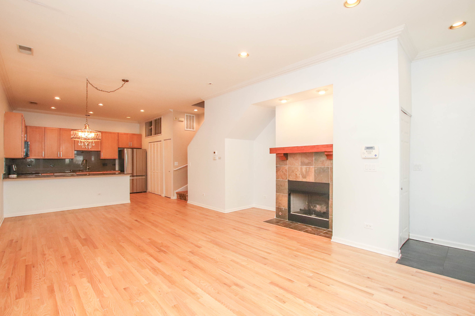 945 N Kingsbury Street Unit: 119
