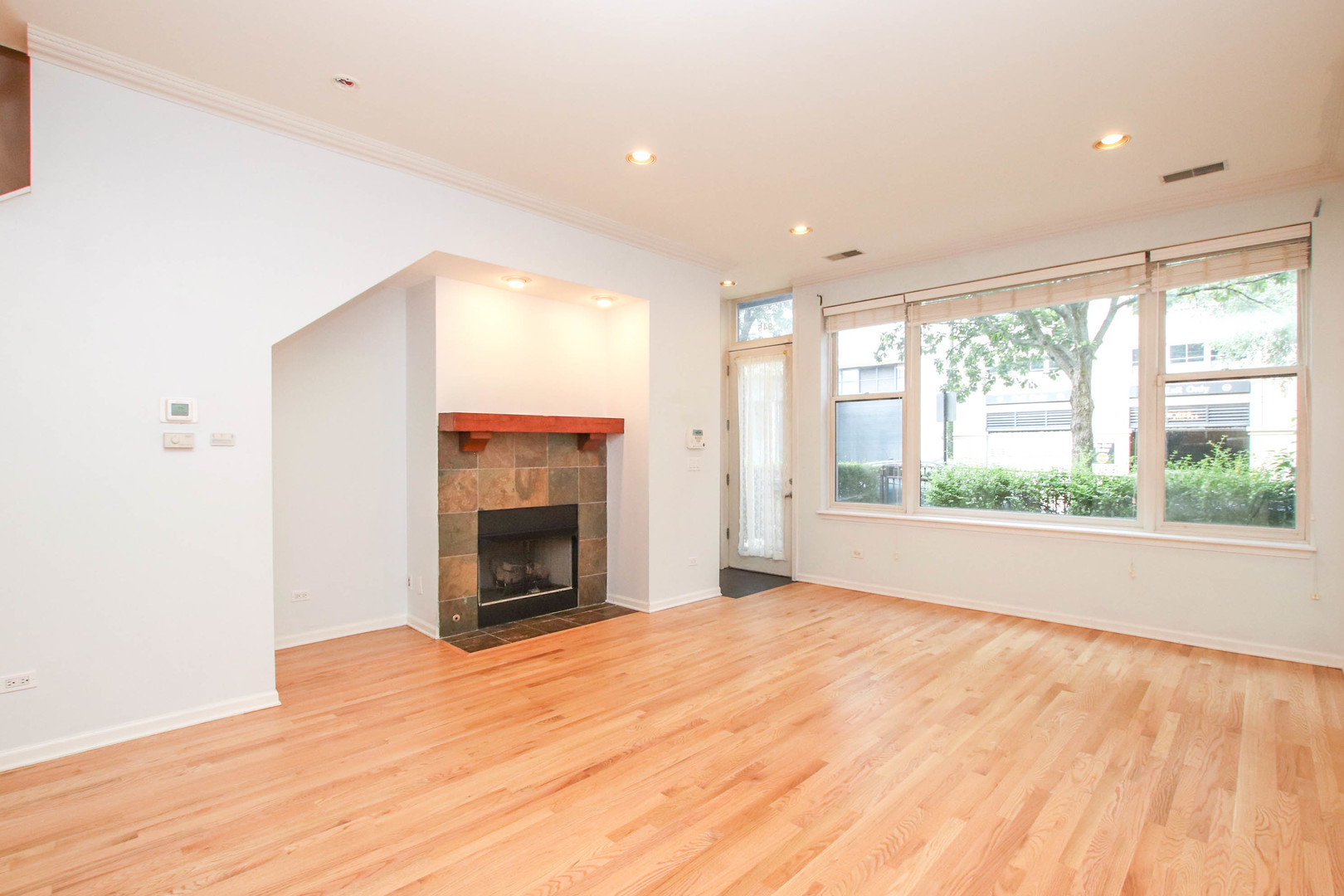 945 N Kingsbury Street Unit: 119