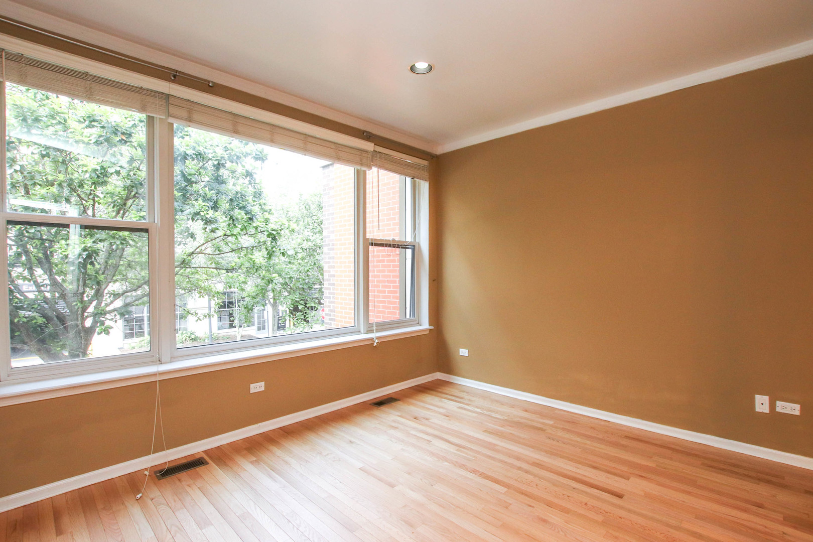 945 N Kingsbury Street Unit: 119