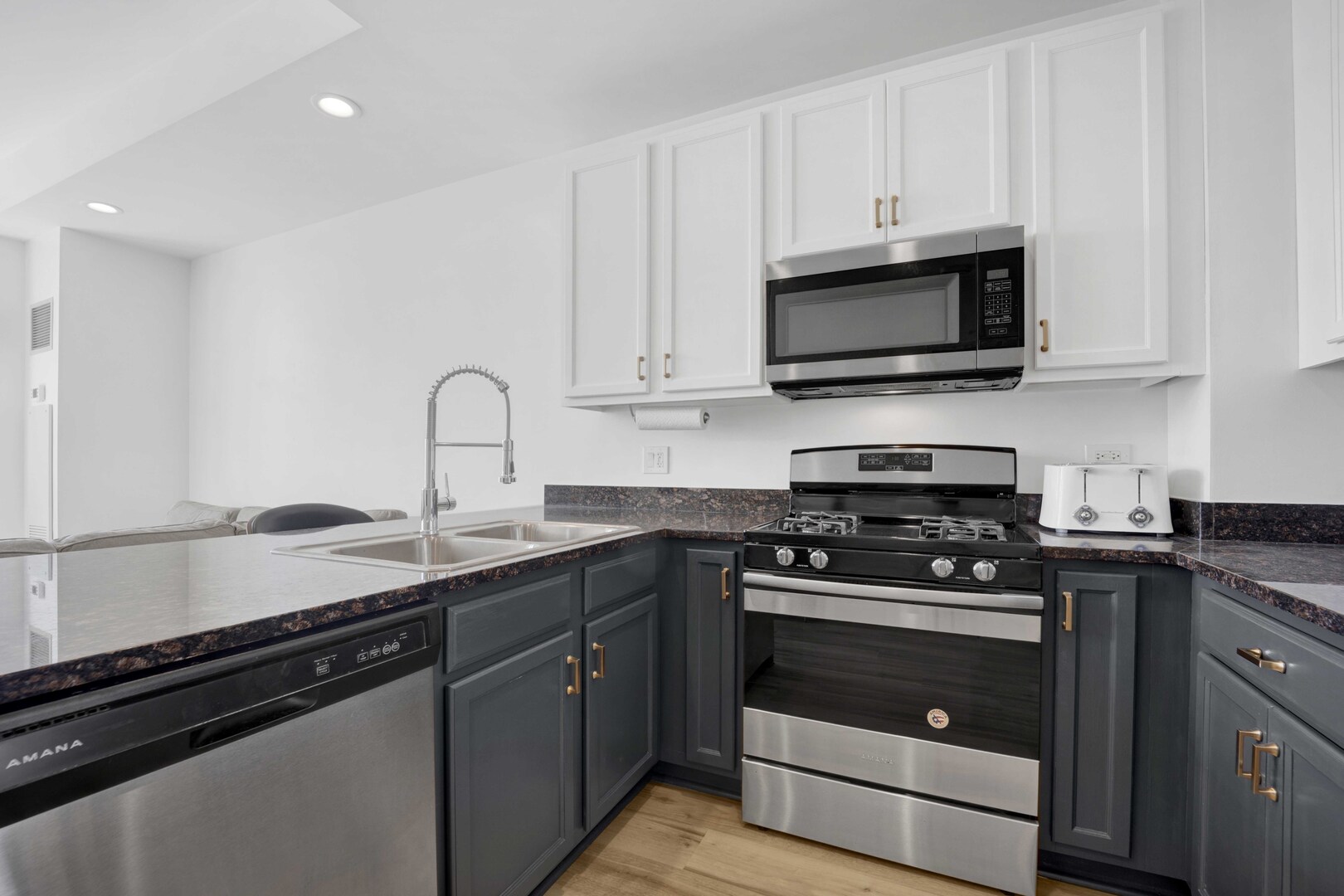 8 W Monroe Street Unit: 2001