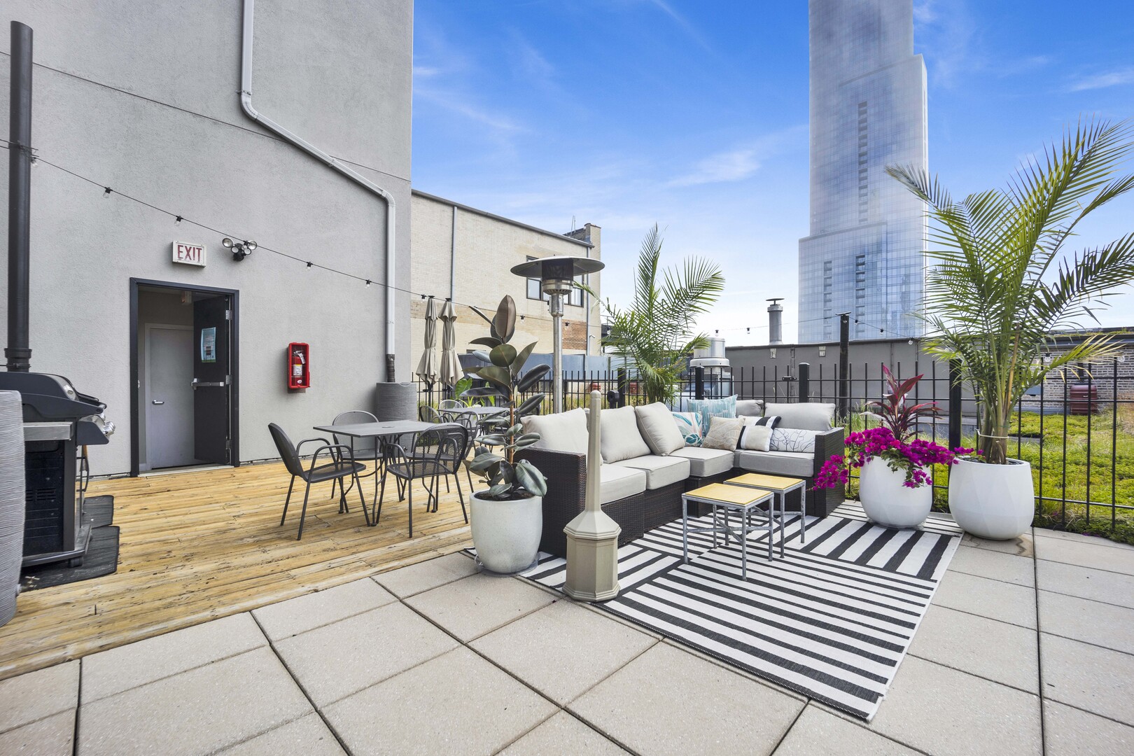 8 W Monroe Street Unit: 2001