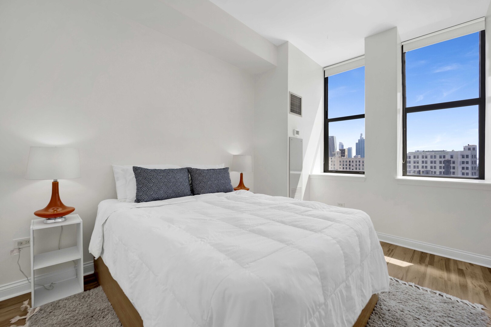 8 W Monroe Street Unit: 2001