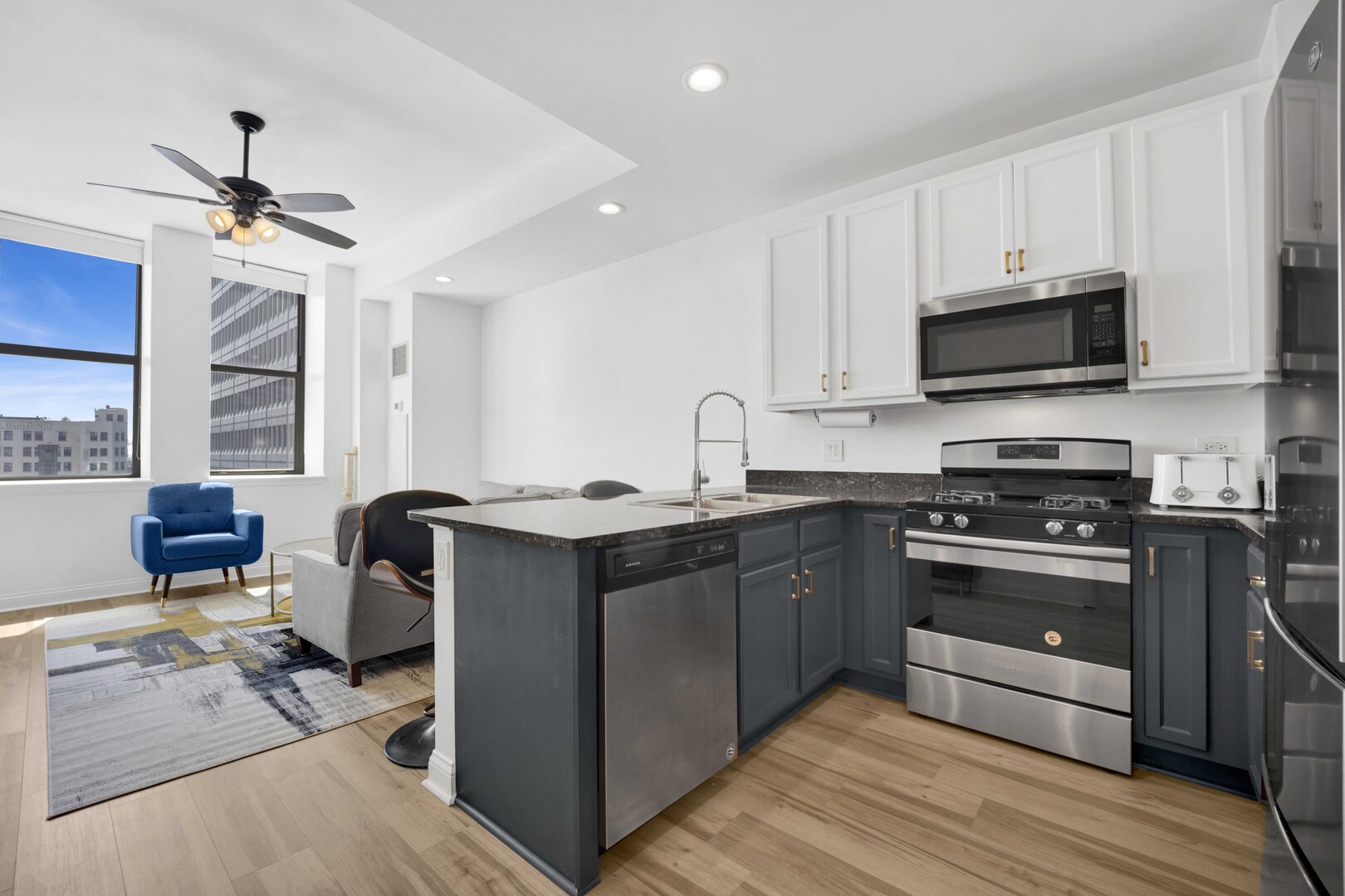 8 W Monroe Street Unit: 2001
