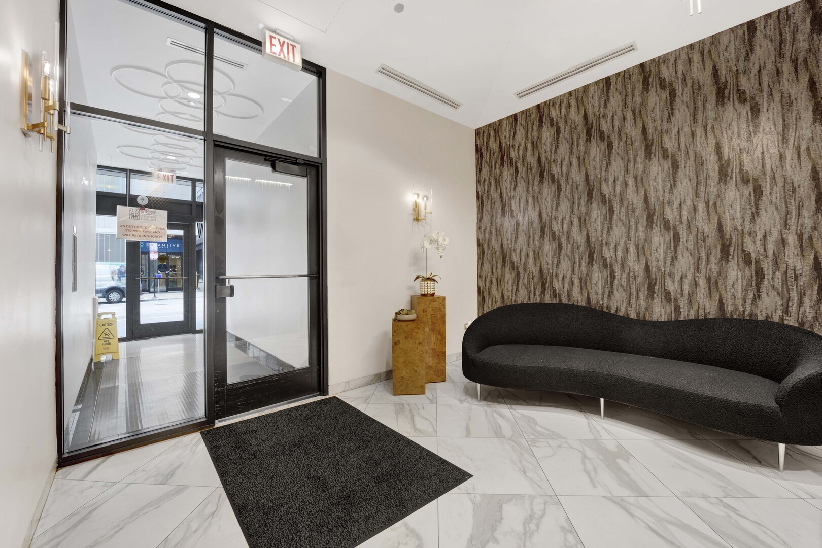 8 W Monroe Street Unit: 2001