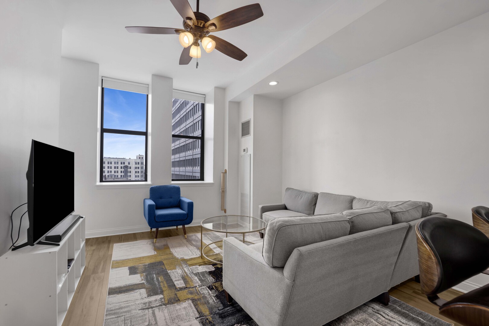 8 W Monroe Street Unit: 2001