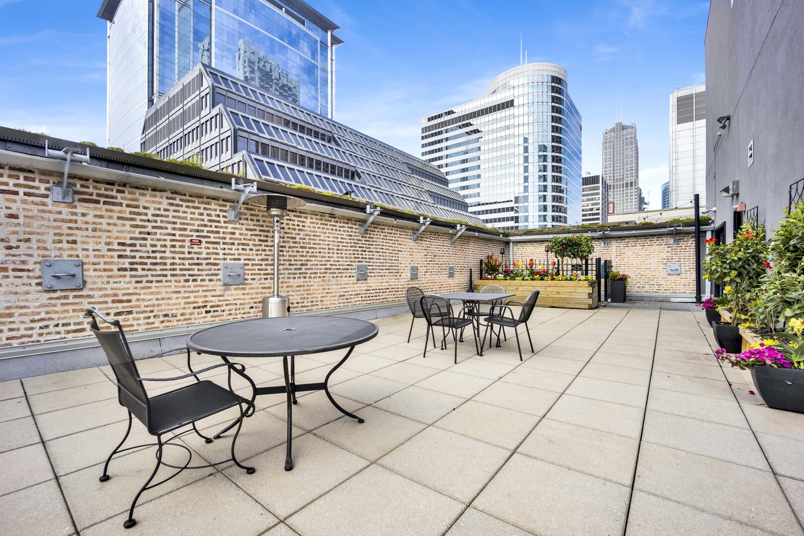8 W Monroe Street Unit: 2001