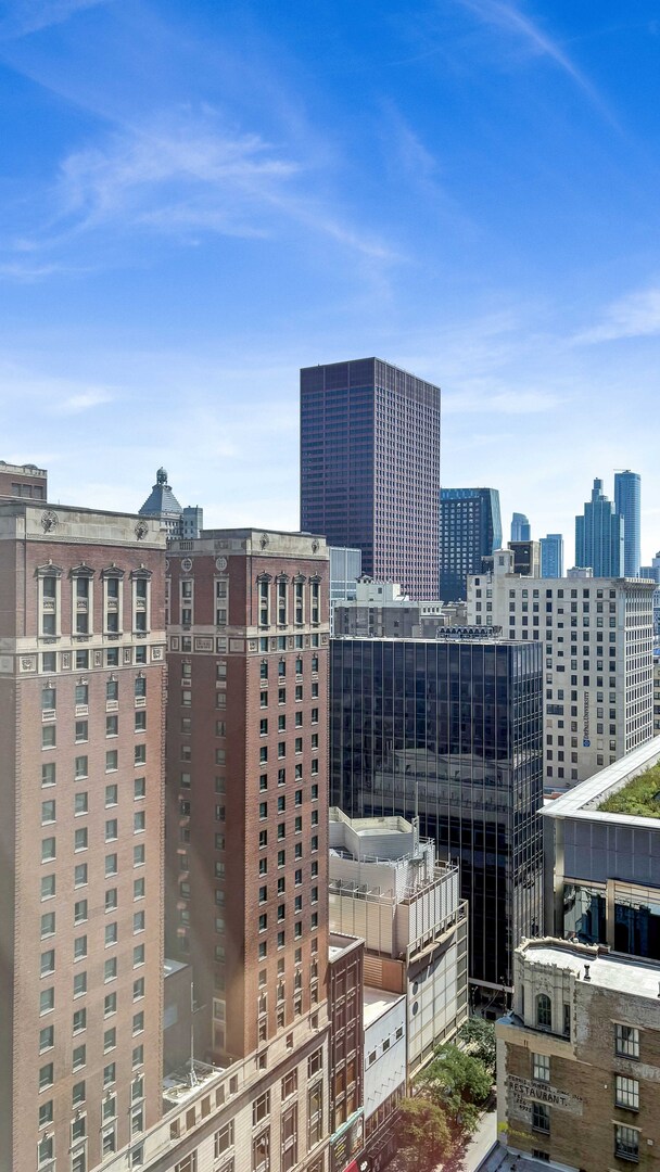 8 W Monroe Street Unit: 2001