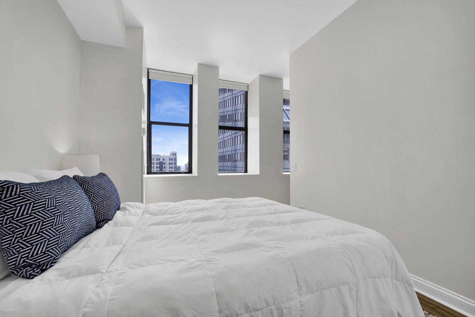 8 W Monroe Street Unit: 2001