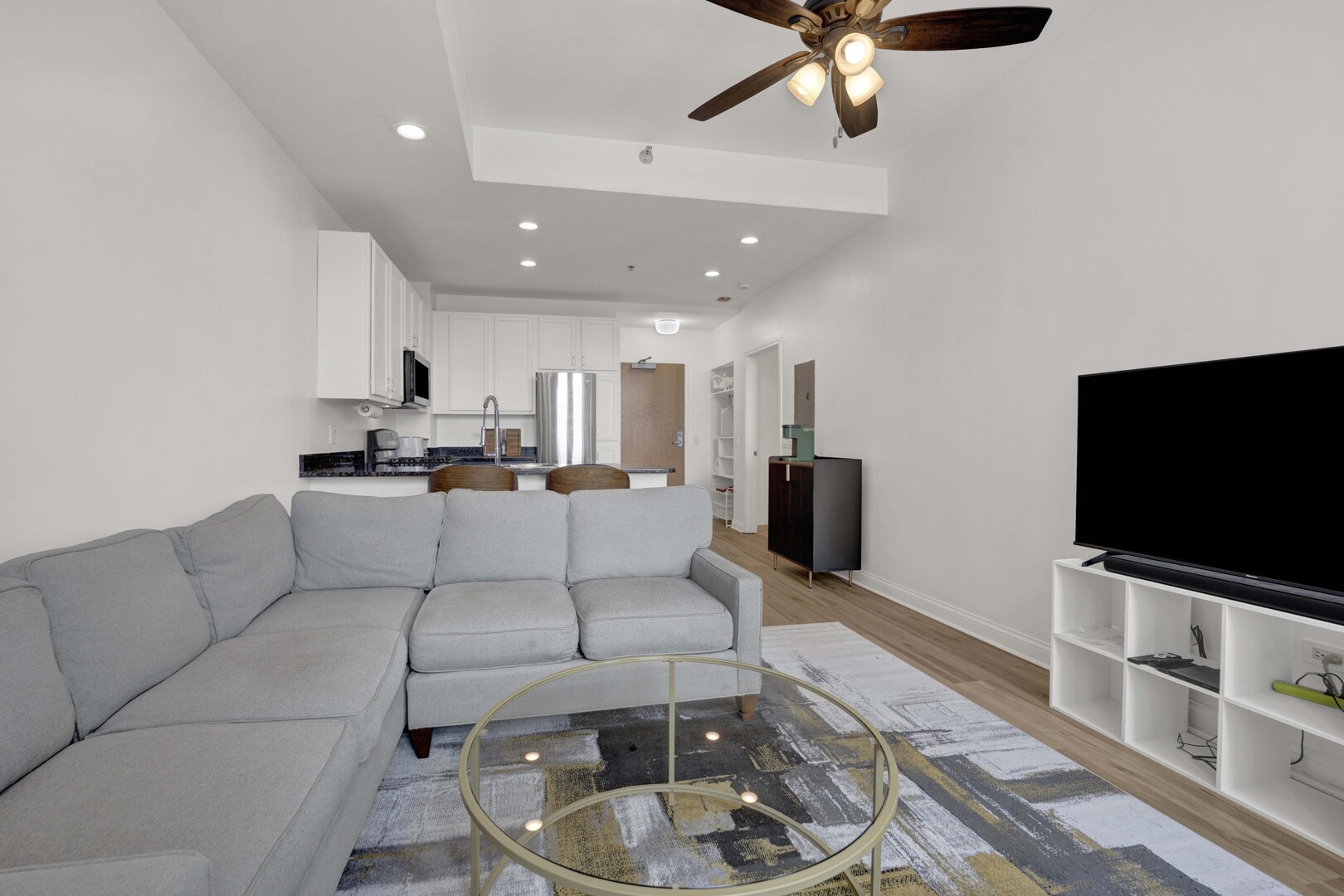 8 W Monroe Street Unit: 2001