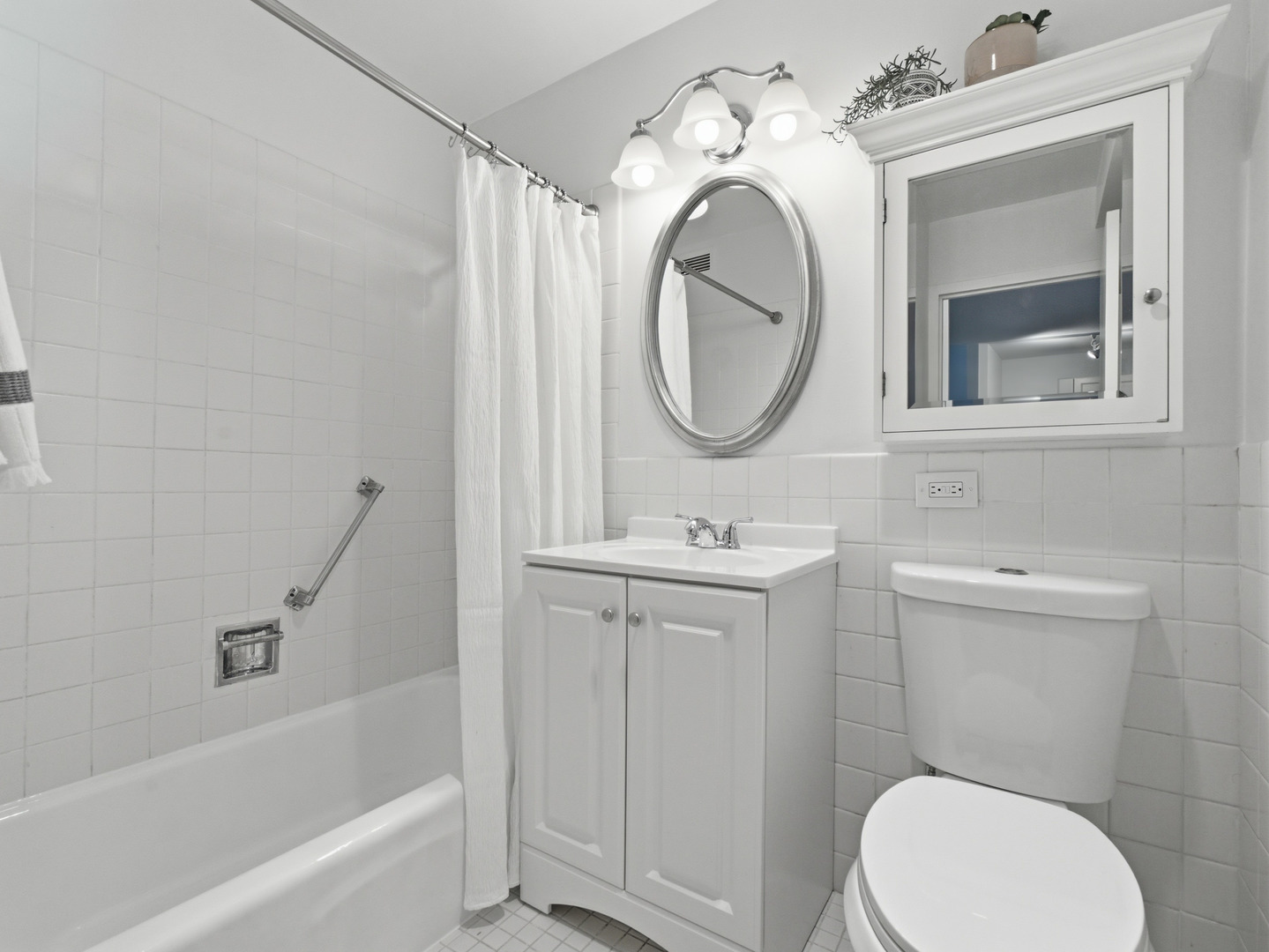4250 N Marine Drive Unit: 1123