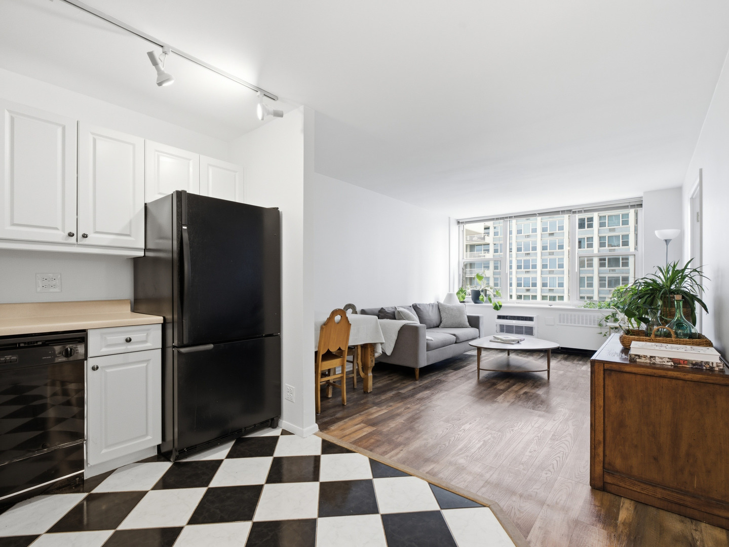 4250 N Marine Drive Unit: 1123