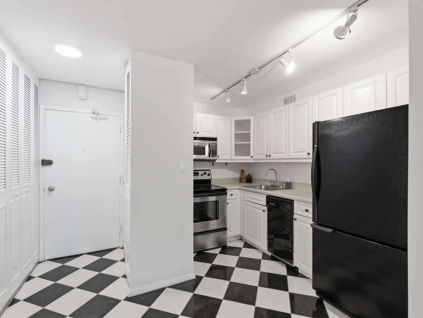 4250 N Marine Drive Unit: 1123