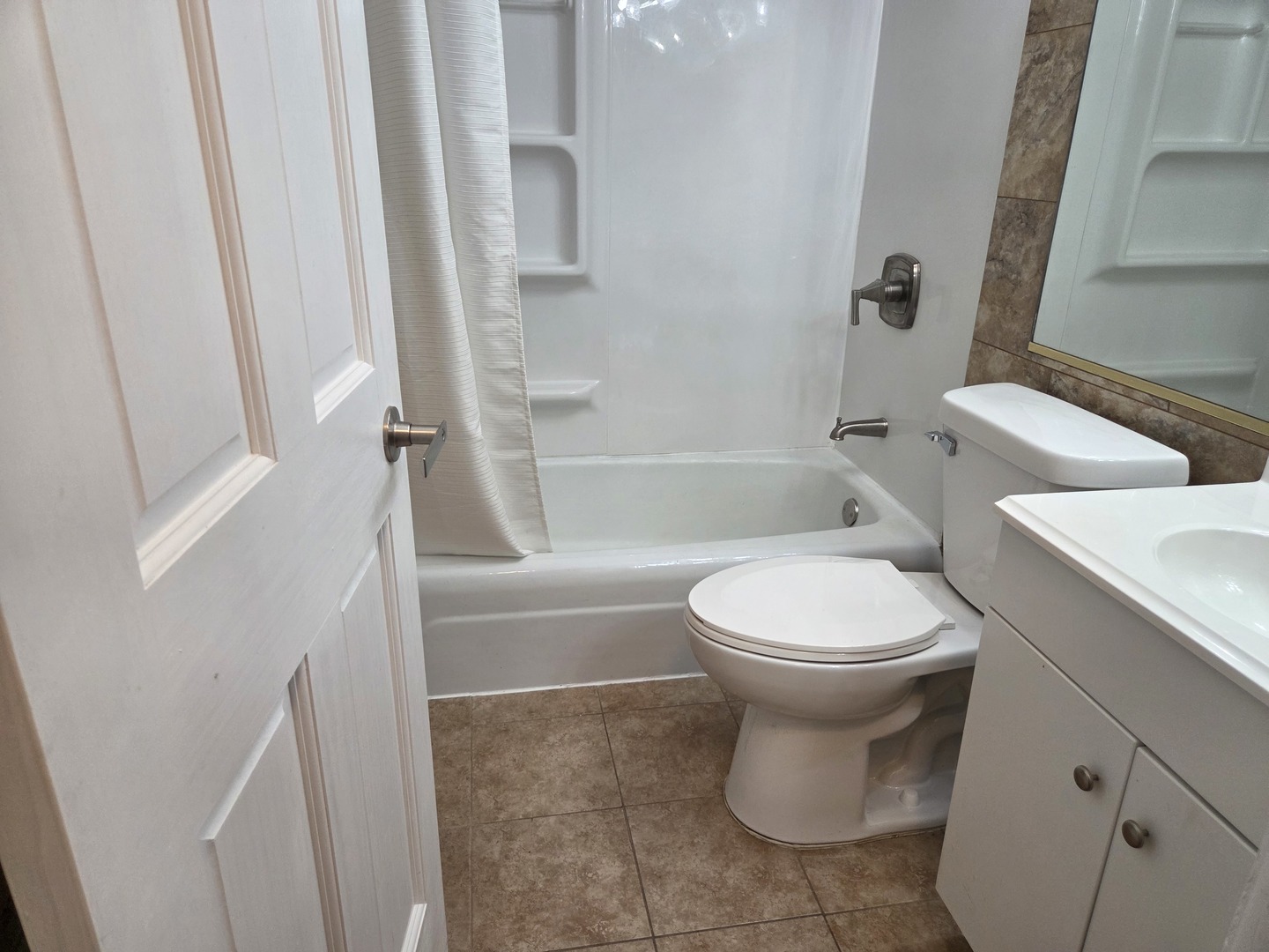 5950 N Kenmore Avenue Unit: 505