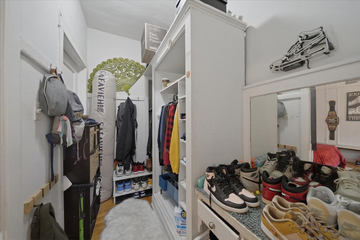 3449 N Elaine Place Unit: 406