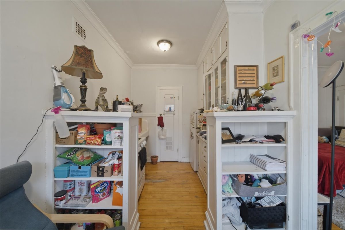 3449 N Elaine Place Unit: 406