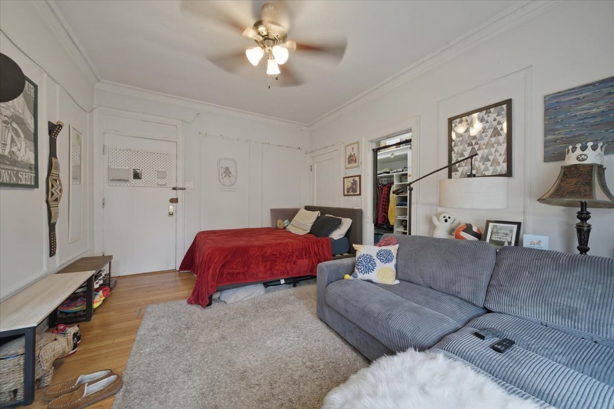 3449 N Elaine Place Unit: 406