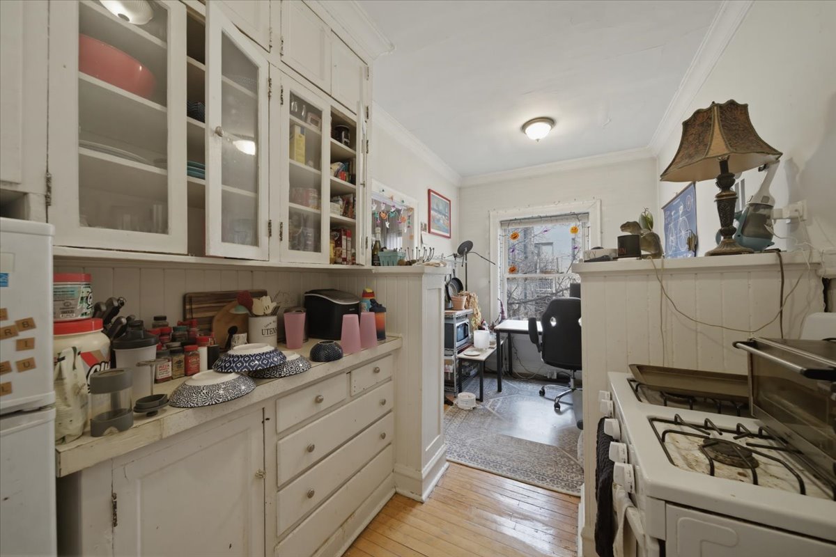 3449 N Elaine Place Unit: 406