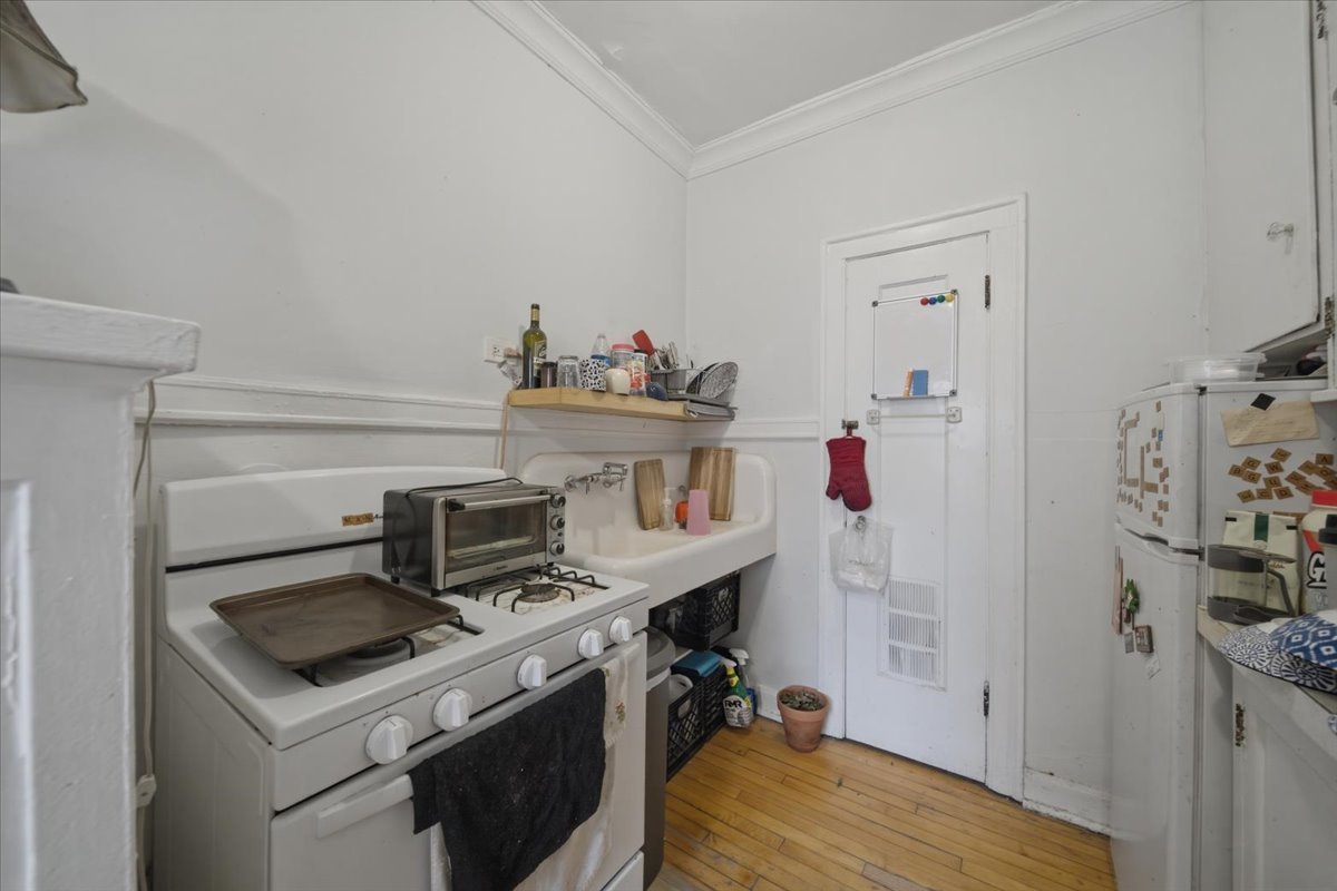 3449 N Elaine Place Unit: 406