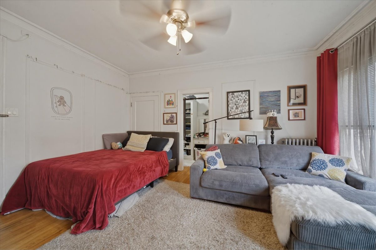 3449 N Elaine Place Unit: 406