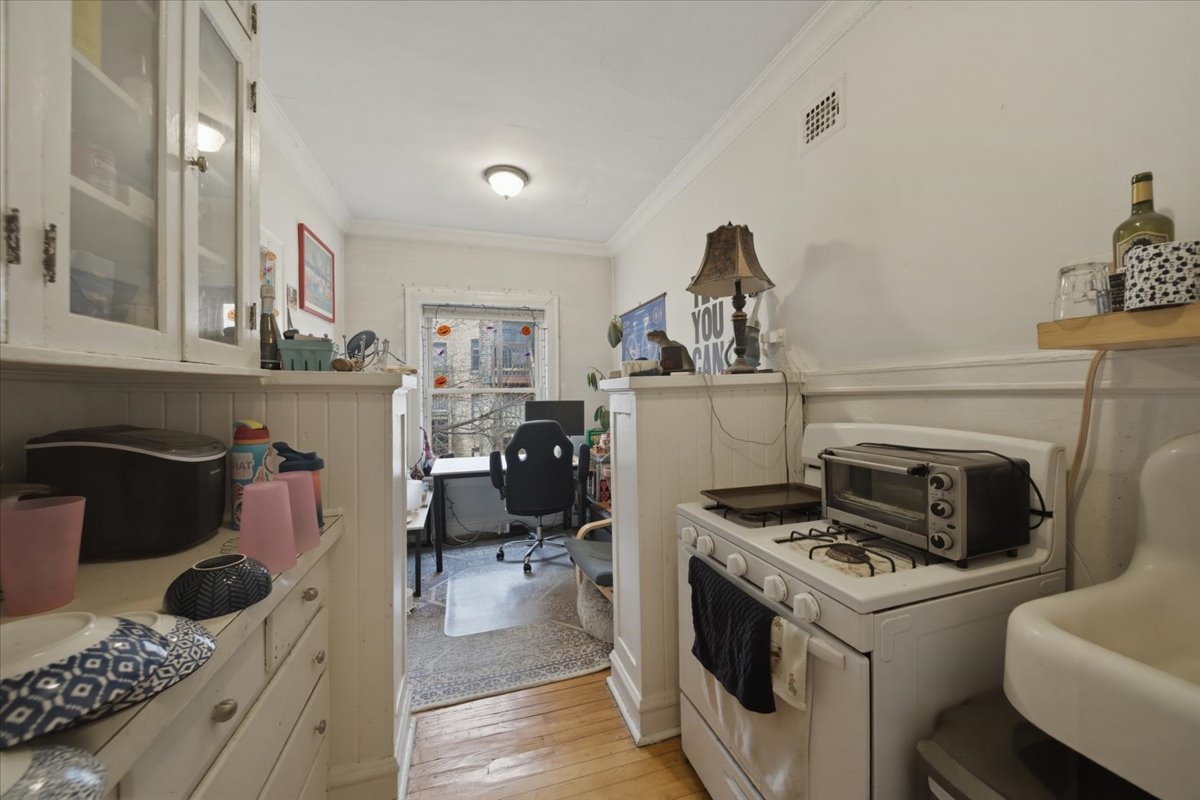 3449 N Elaine Place Unit: 406