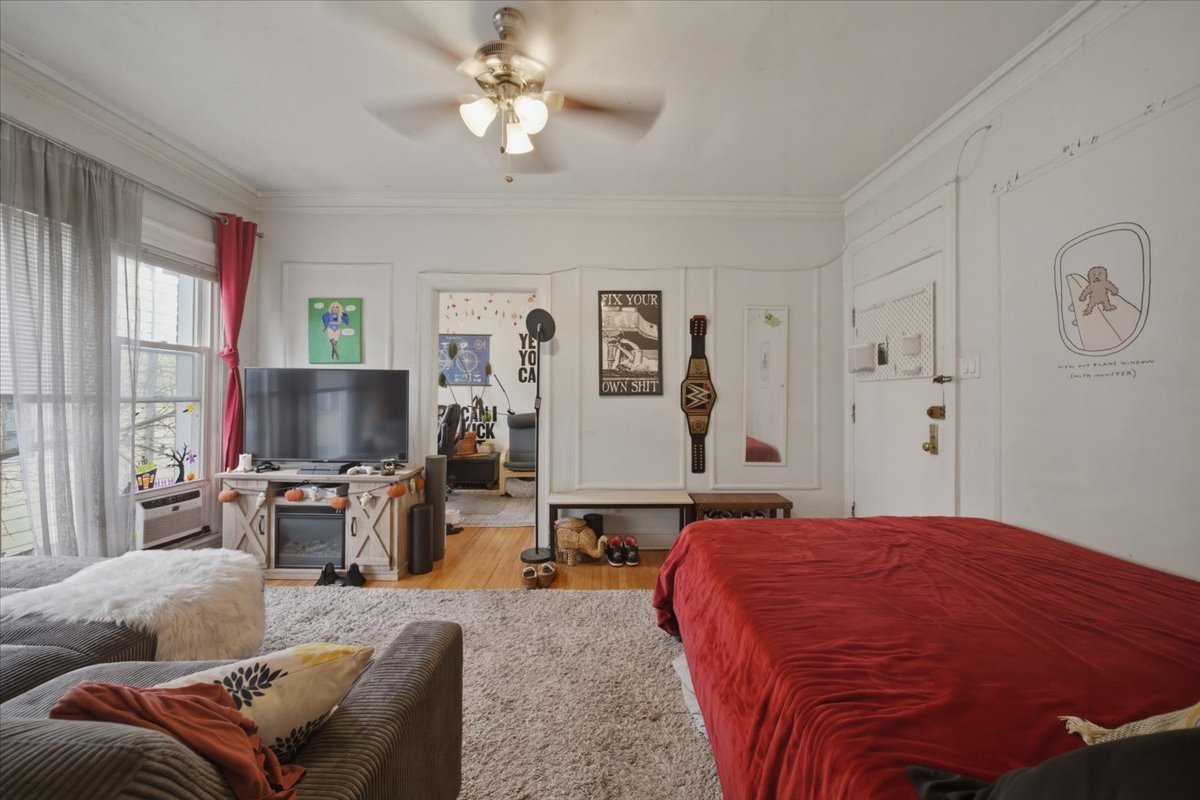 3449 N Elaine Place Unit: 406