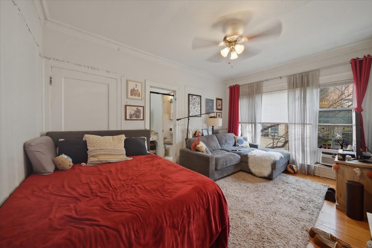 3449 N Elaine Place Unit: 406