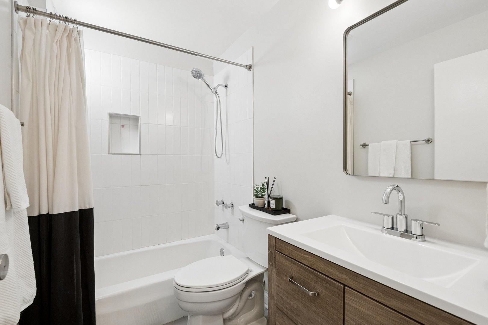1560 N Sandburg Terrace Unit: 2109J