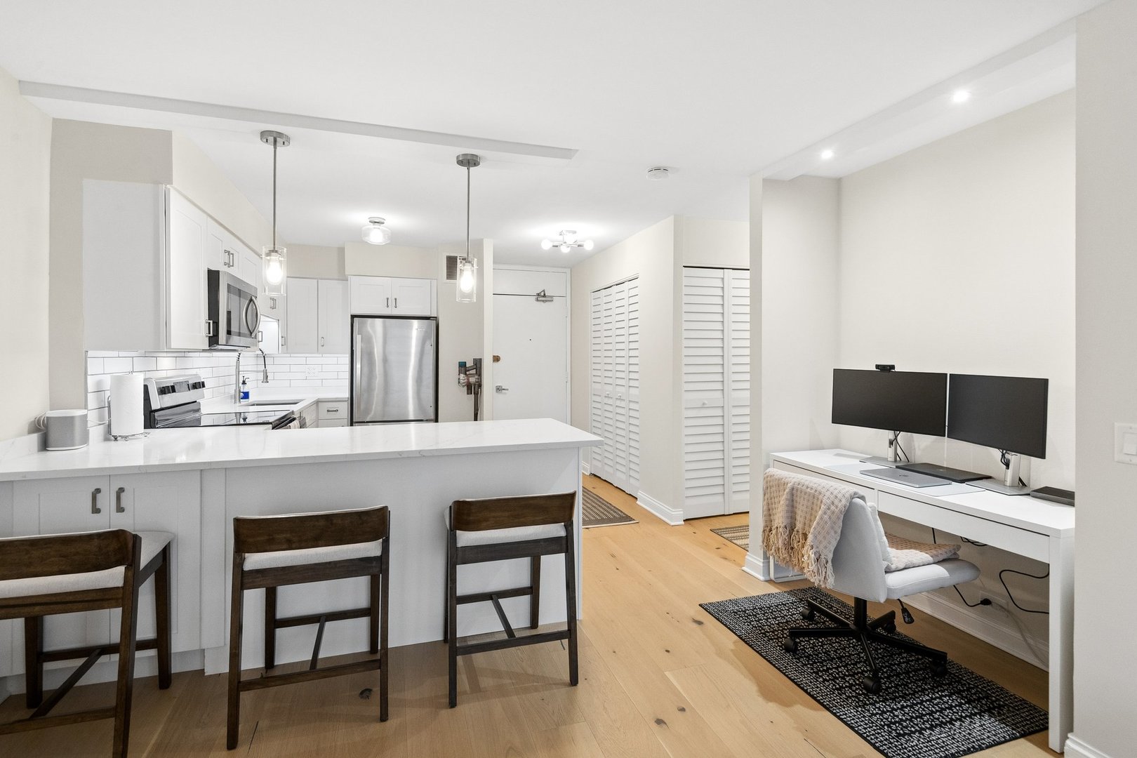 1560 N Sandburg Terrace Unit: 2109J