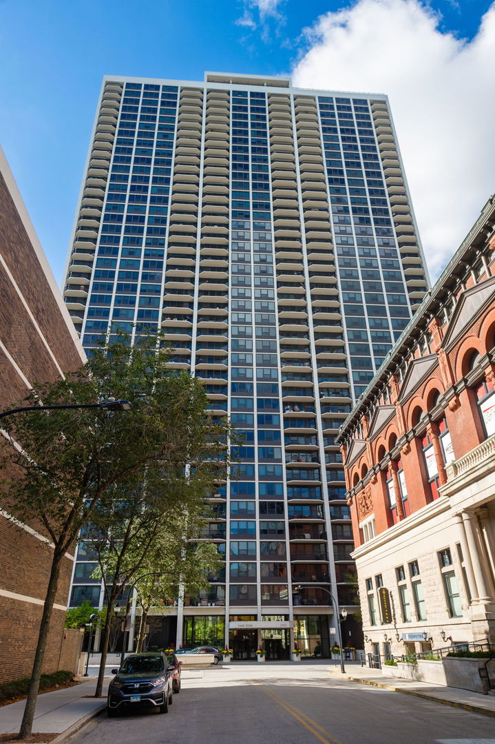 1560 N Sandburg Terrace Unit: 2109J