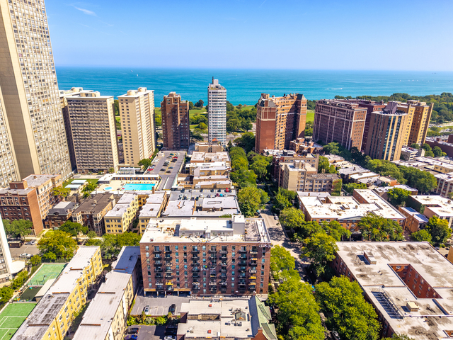 3900 N Pine Grove Avenue Unit: 808