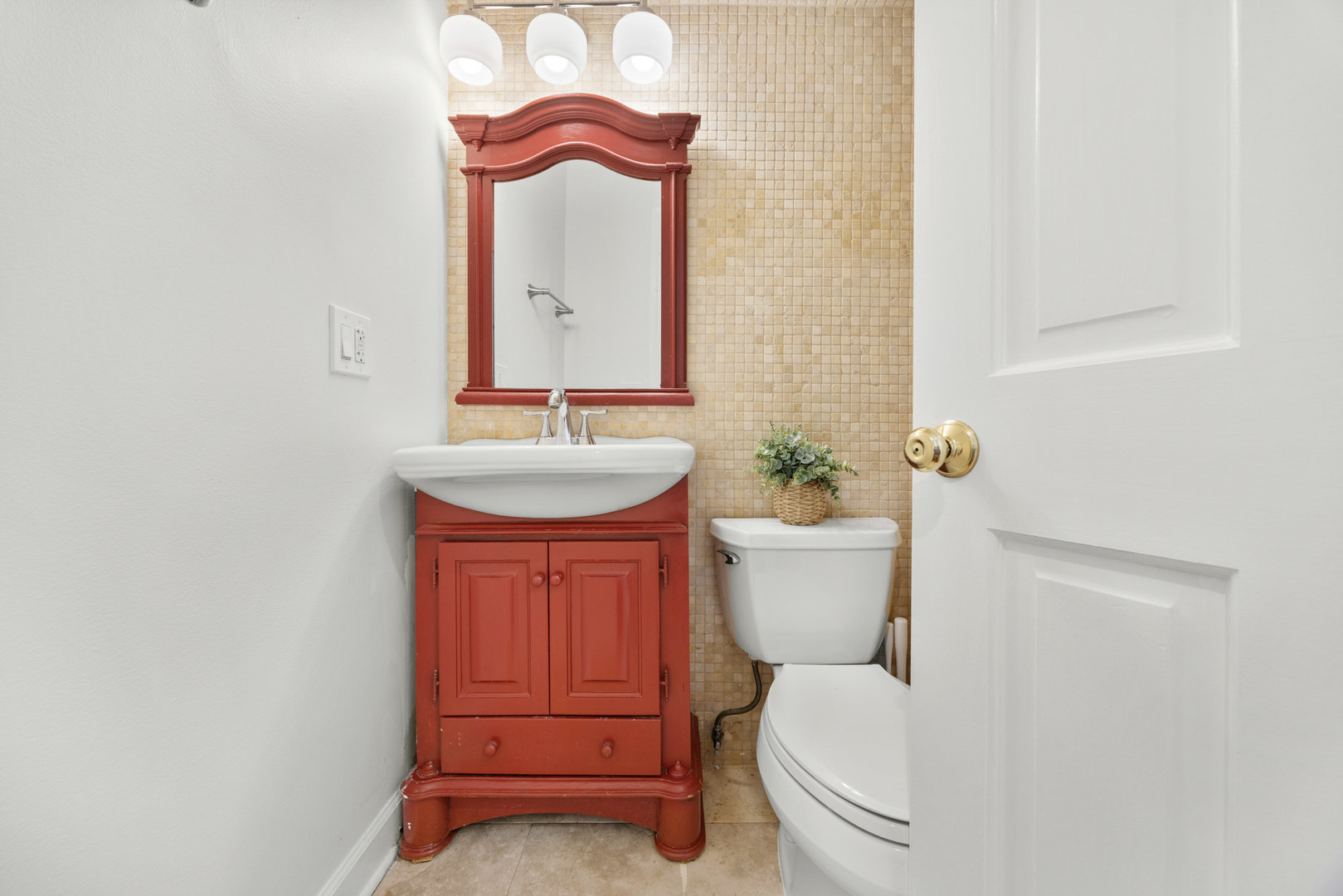3900 N Pine Grove Avenue Unit: 808