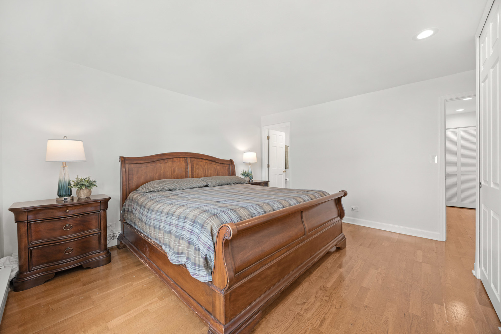 3900 N Pine Grove Avenue Unit: 808