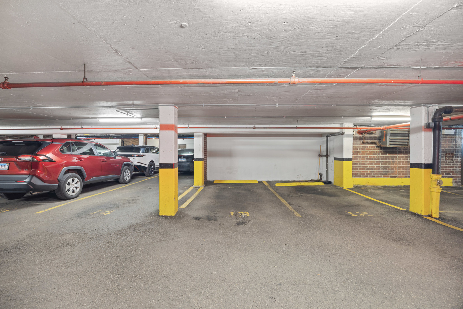 3900 N Pine Grove Avenue Unit: 808