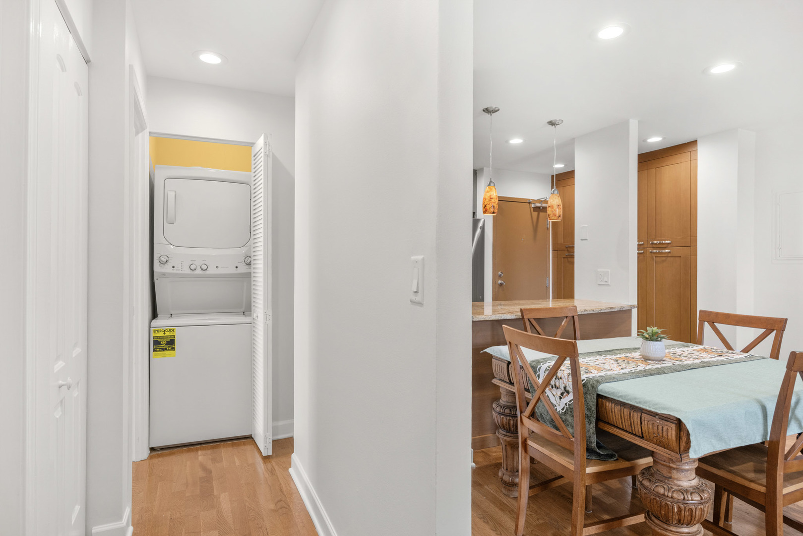 3900 N Pine Grove Avenue Unit: 808