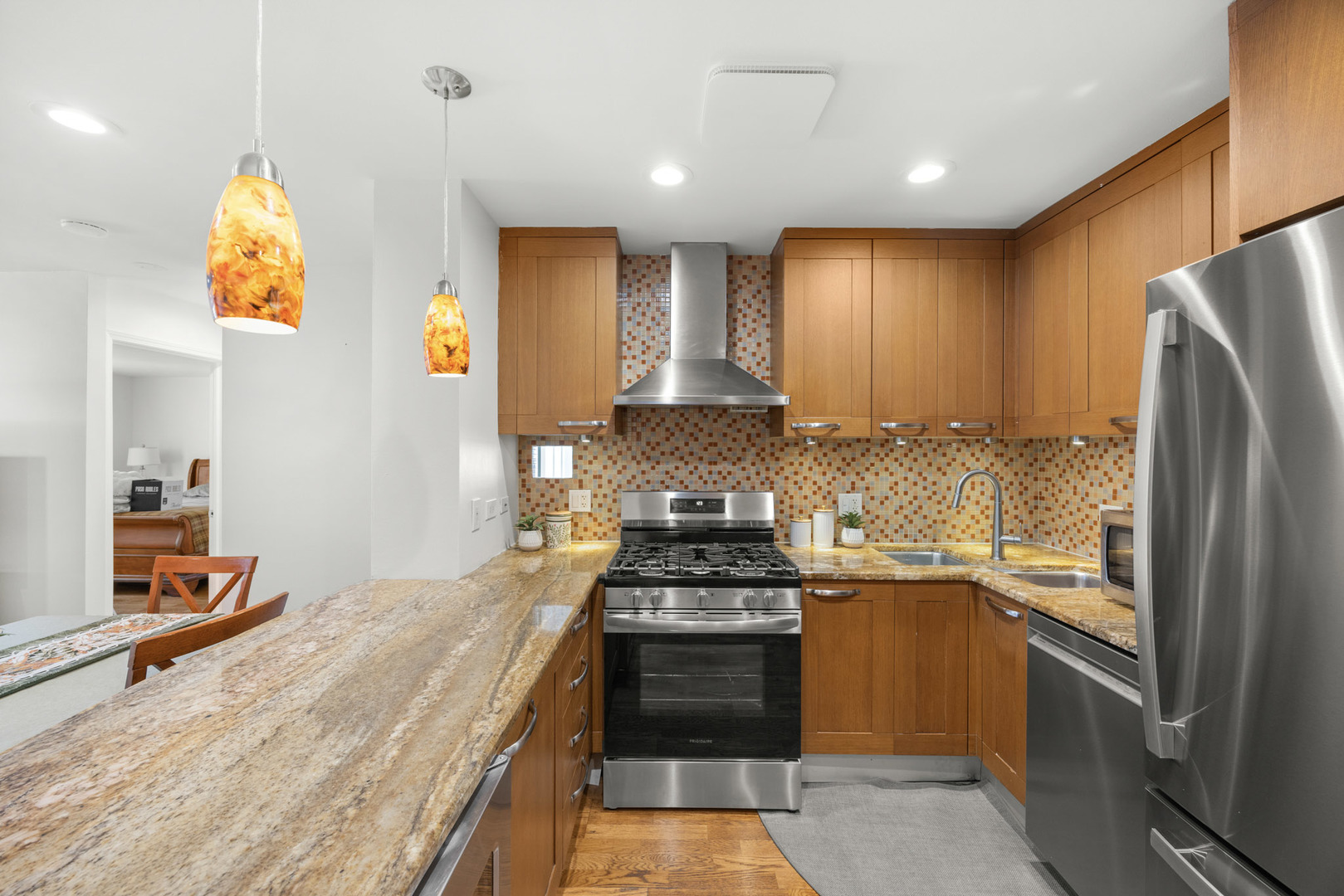 3900 N Pine Grove Avenue Unit: 808