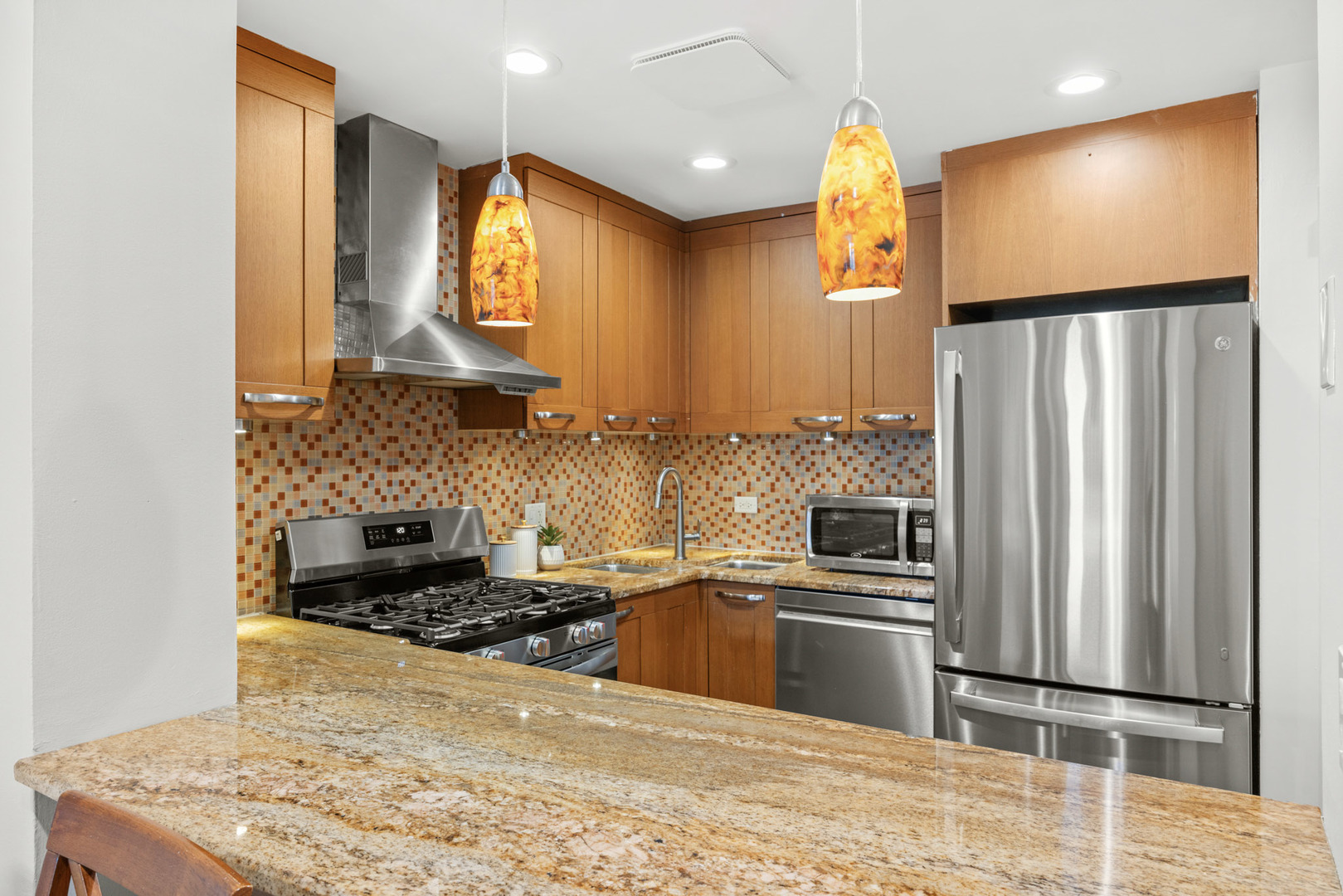 3900 N Pine Grove Avenue Unit: 808