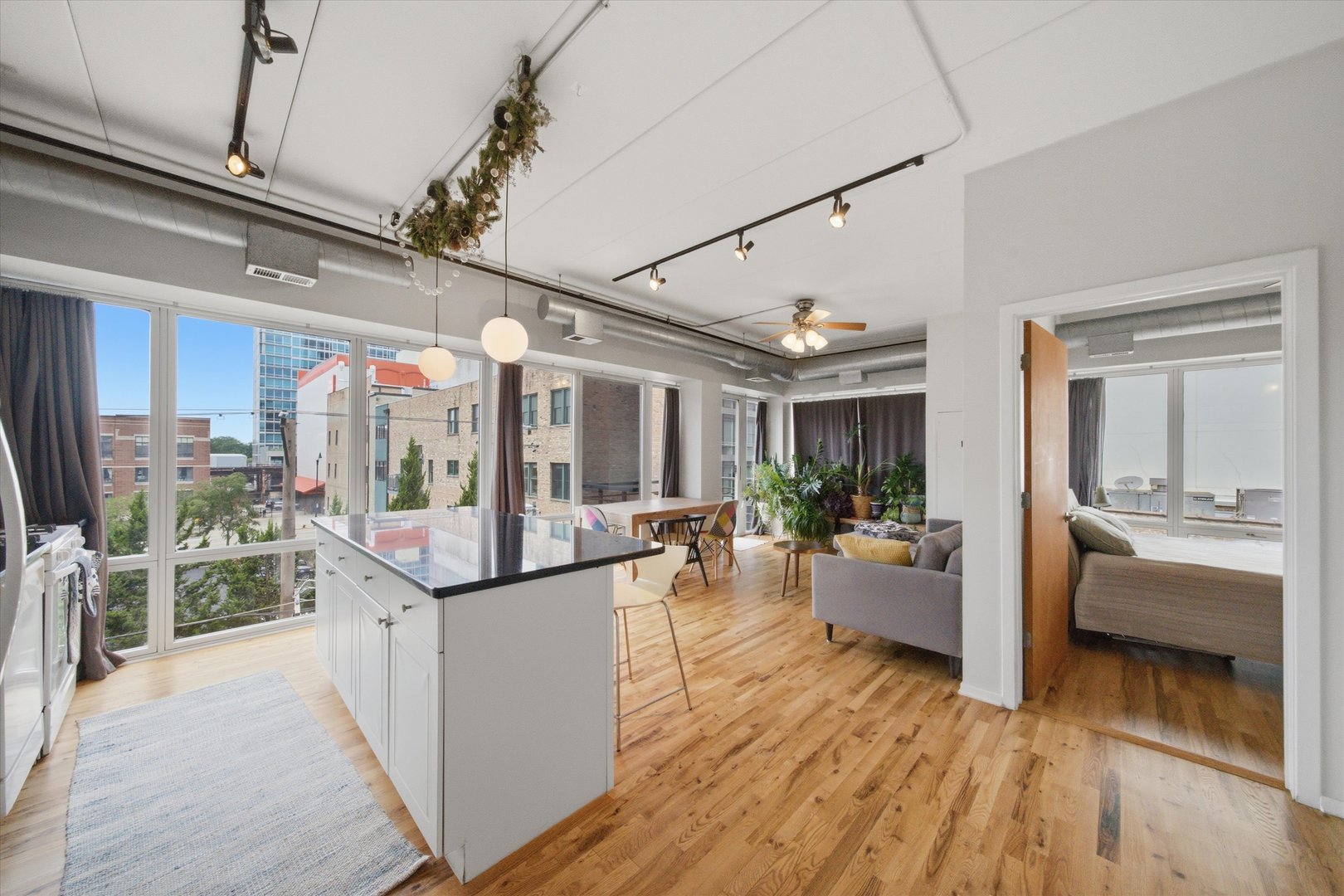 1430 S MICHIGAN Avenue Unit: 409
