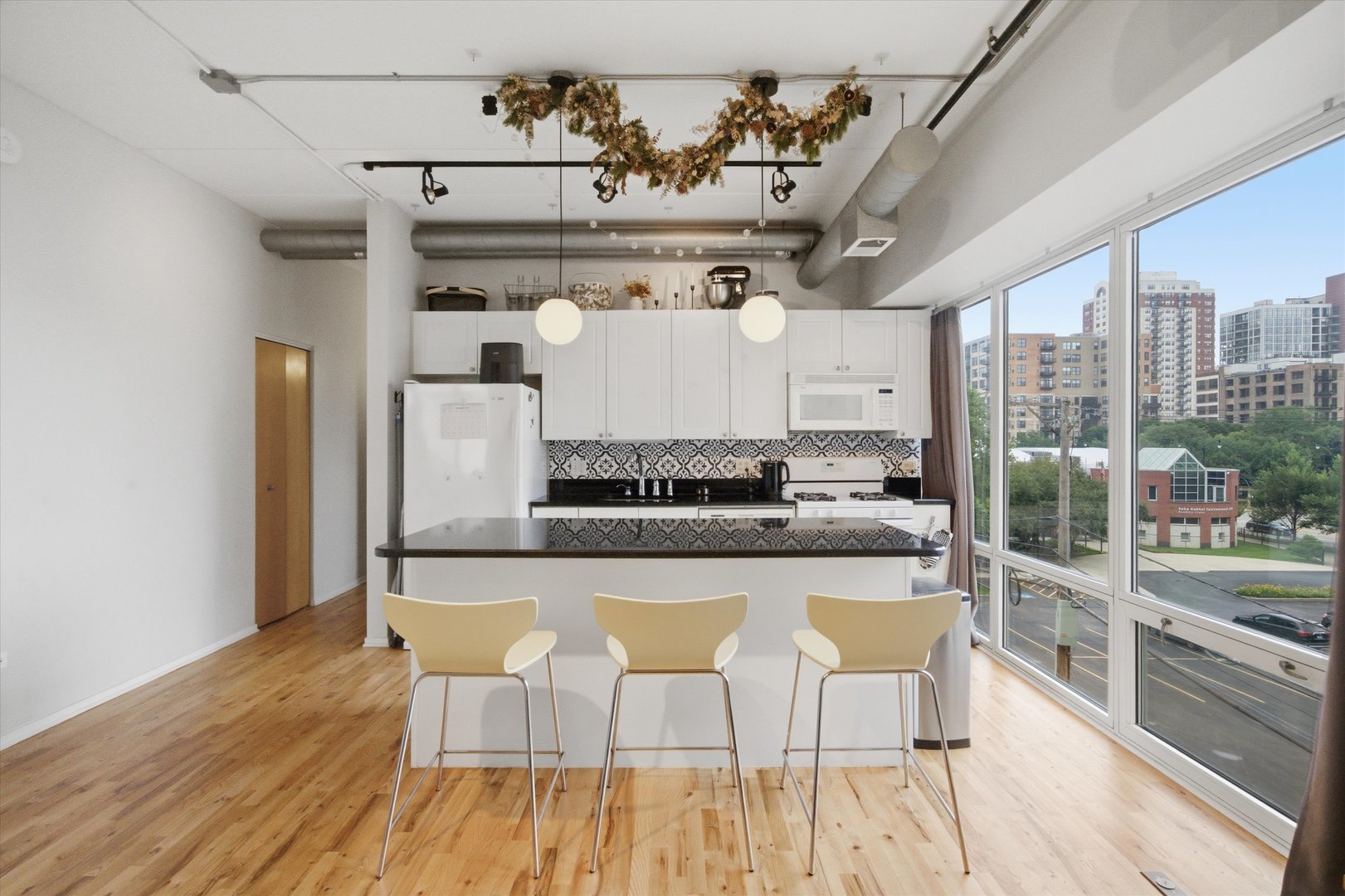 1430 S MICHIGAN Avenue Unit: 409