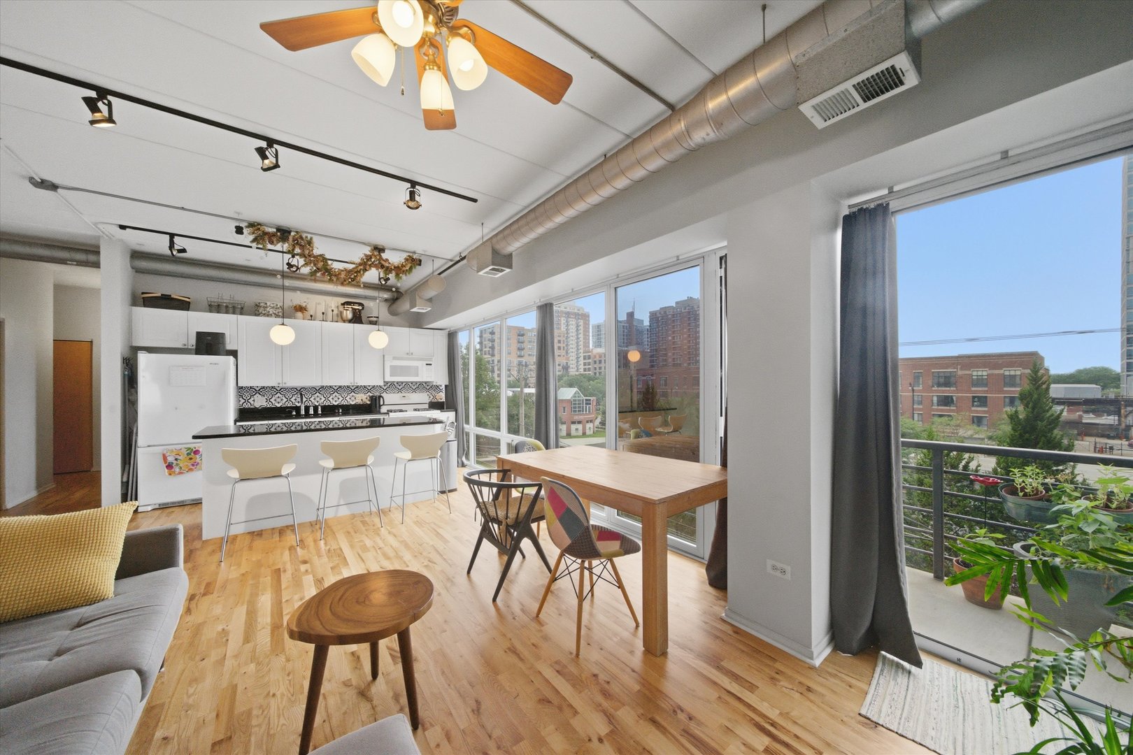 1430 S MICHIGAN Avenue Unit: 409