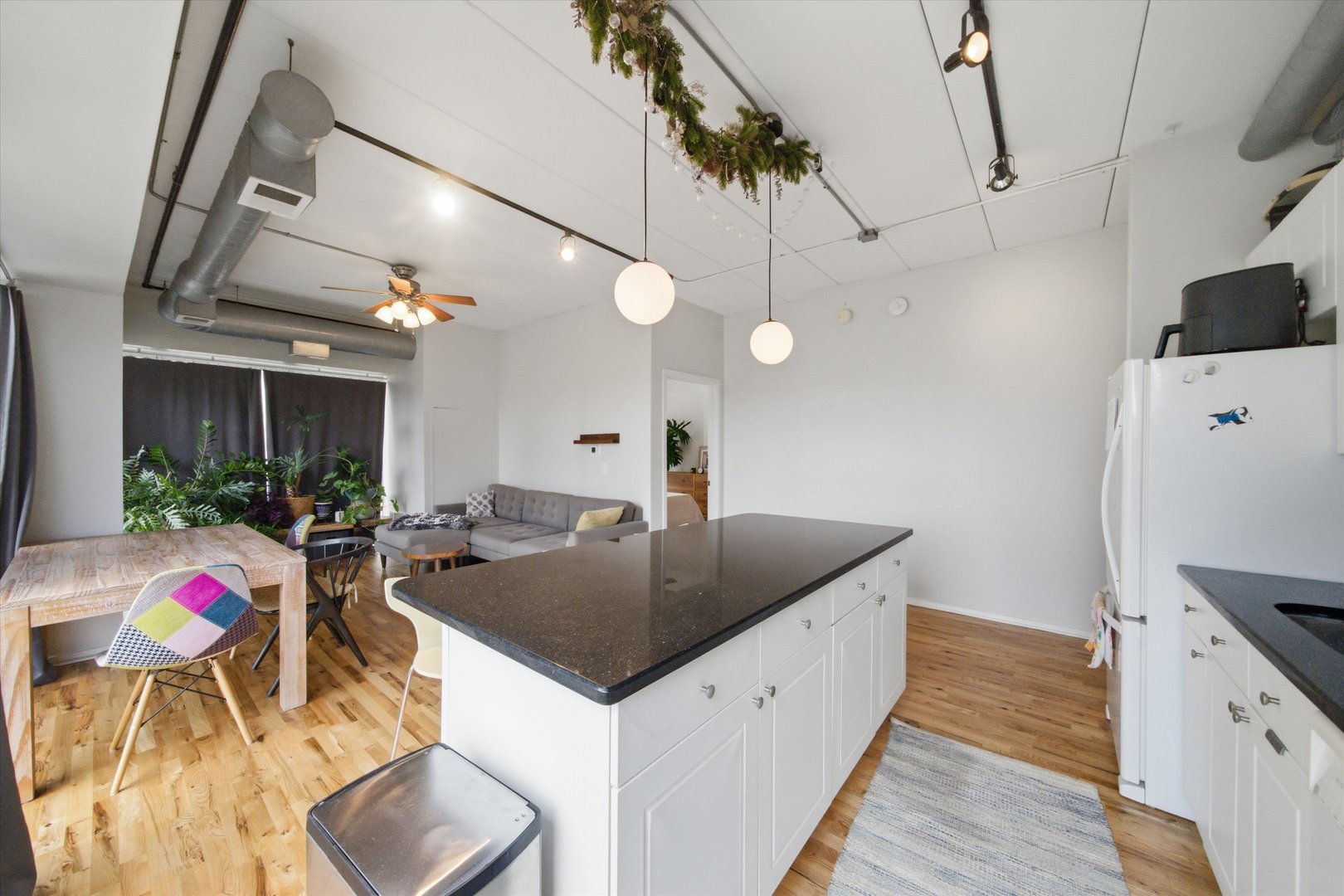 1430 S MICHIGAN Avenue Unit: 409