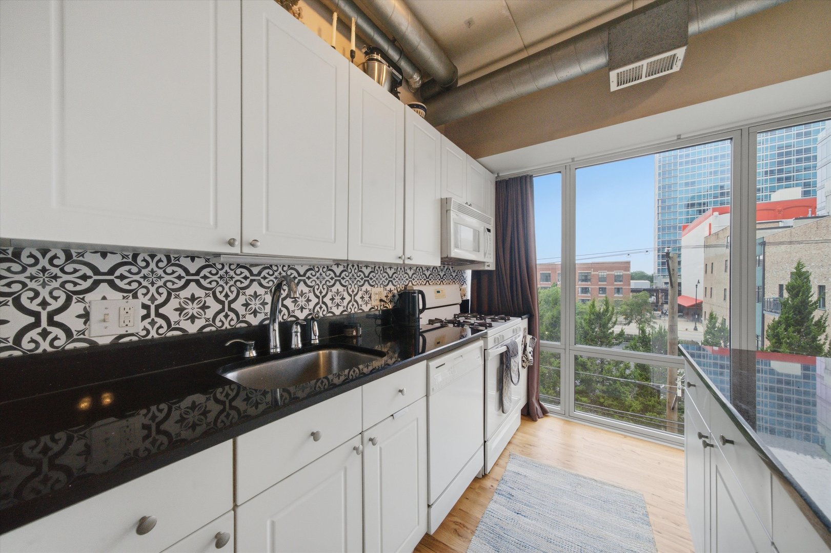 1430 S MICHIGAN Avenue Unit: 409