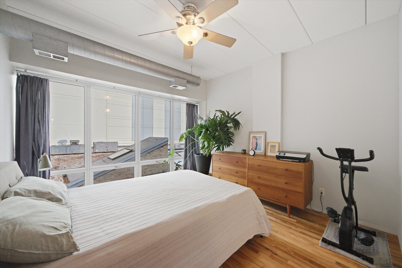 1430 S MICHIGAN Avenue Unit: 409