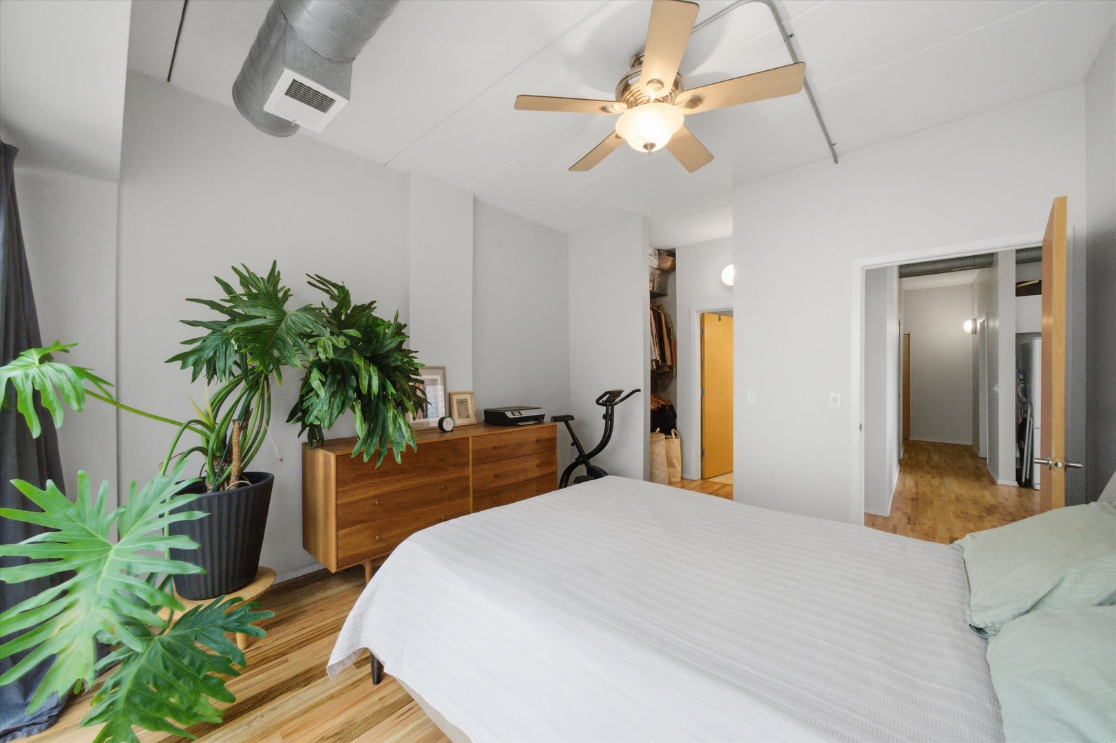 1430 S MICHIGAN Avenue Unit: 409