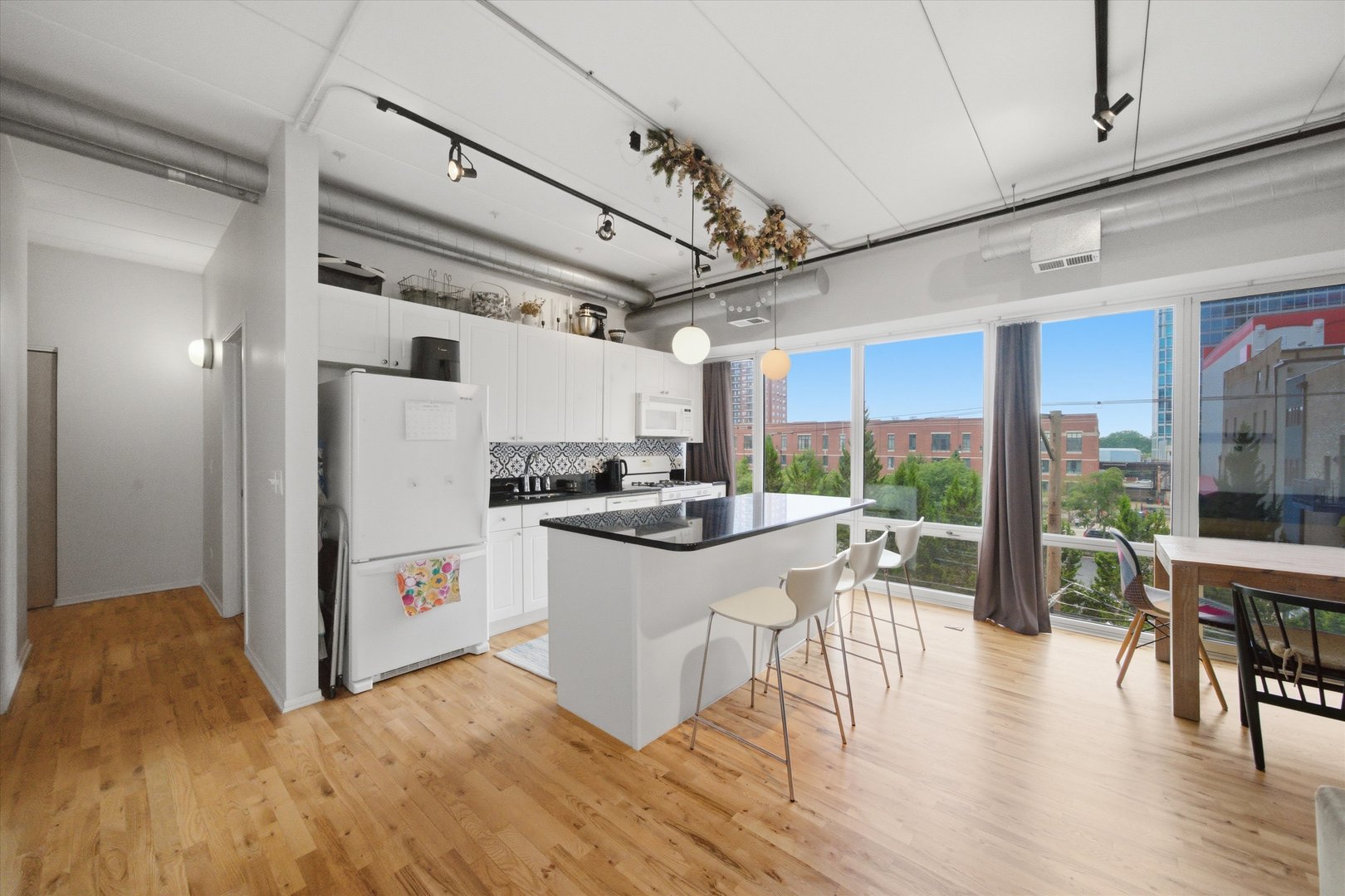 1430 S MICHIGAN Avenue Unit: 409
