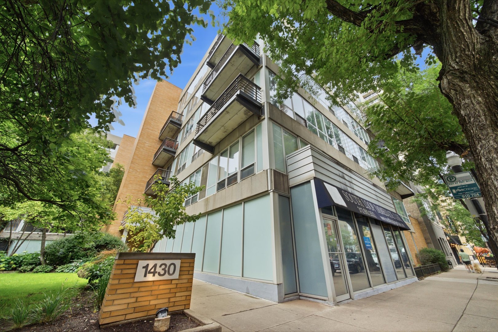 1430 S MICHIGAN Avenue Unit: 409
